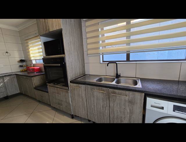 4 BEDROOM FREEHOLD FOR SALE IN SOUTH CREST